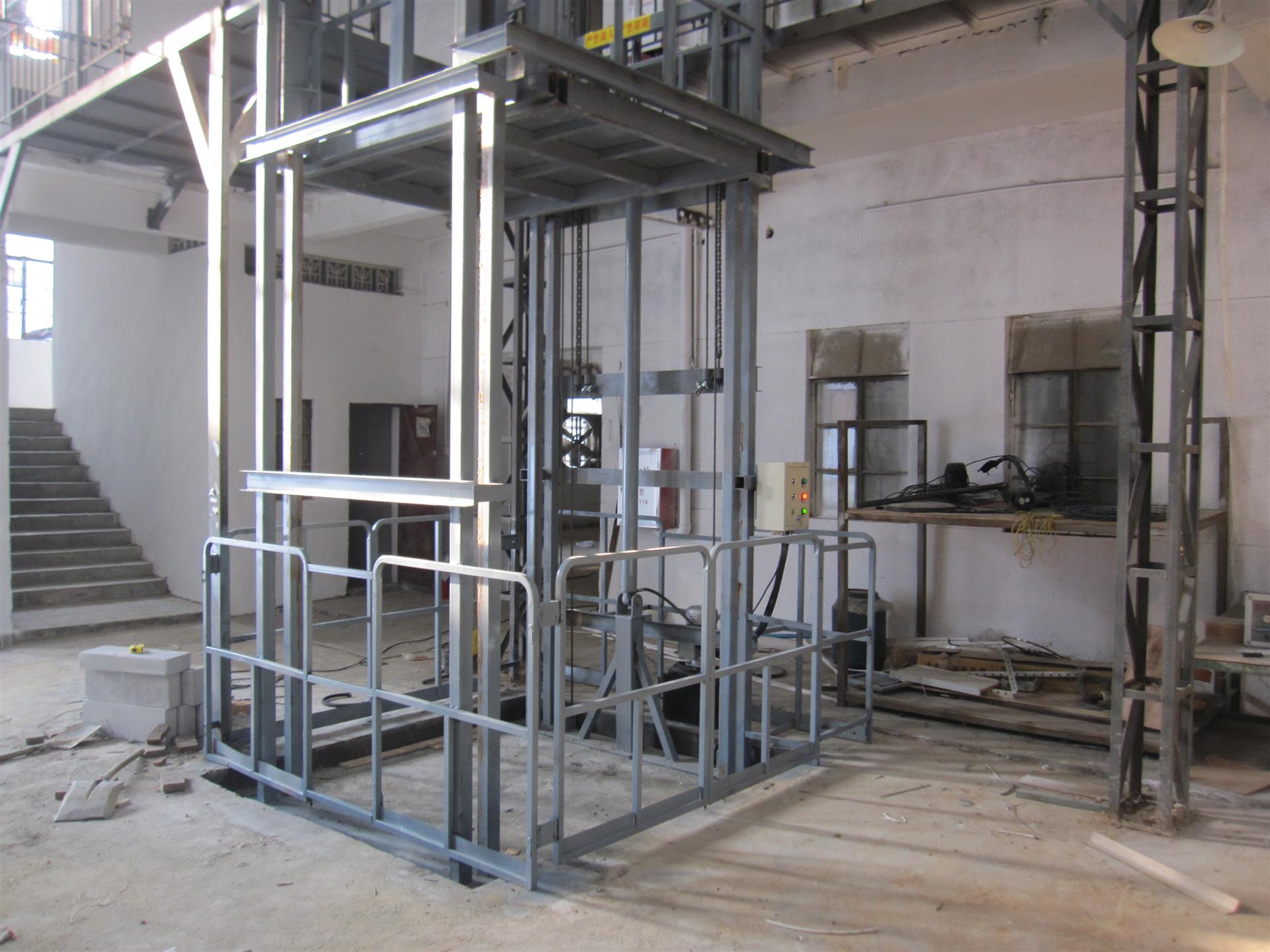 宜賓導(dǎo)軌式升降機(jī)、宜賓導(dǎo)軌式升降機(jī)廠家價(jià)格